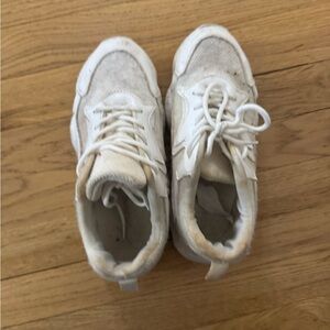 Chinky White Sneakers